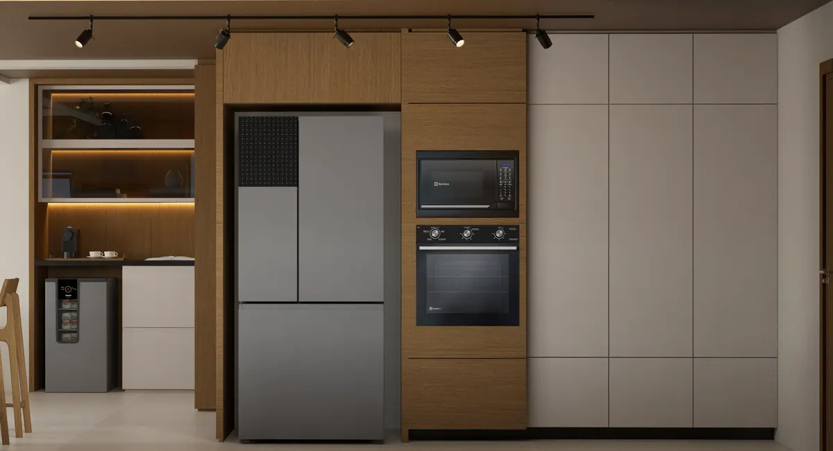 Parede de marcenaria com geladeira inox, torre de forno e micro-ondas e armários de piso a teto